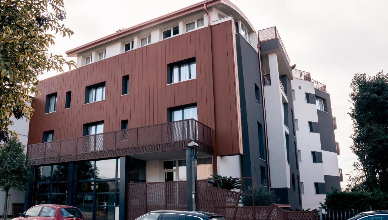 K Modern Hotel Пескиера дел Гарда Екстериор снимка