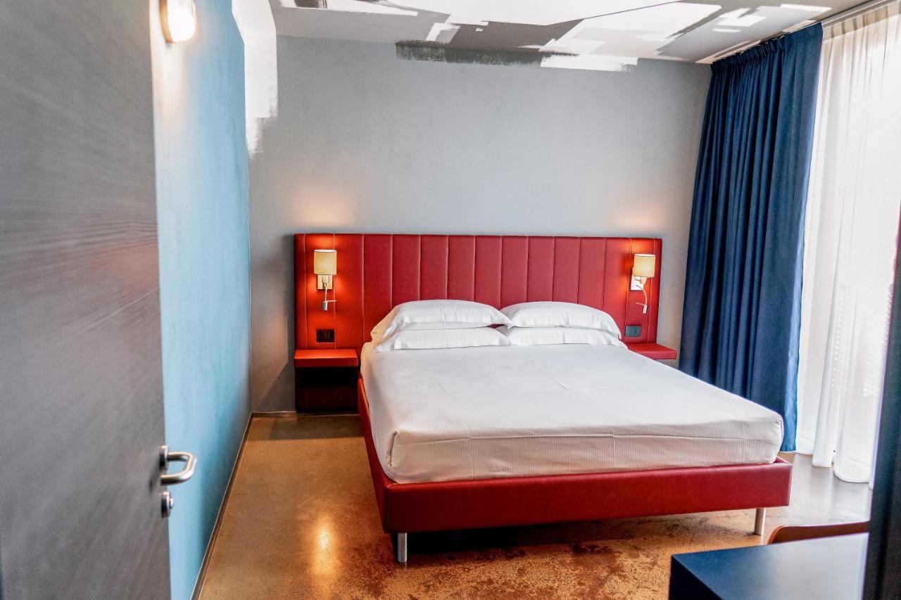 K Modern Hotel Пескиера дел Гарда Екстериор снимка