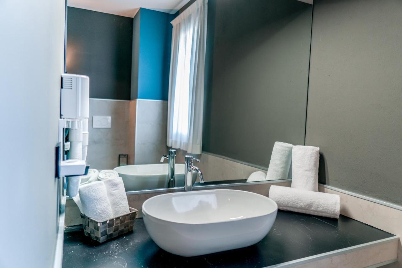 K Modern Hotel Пескиера дел Гарда Екстериор снимка