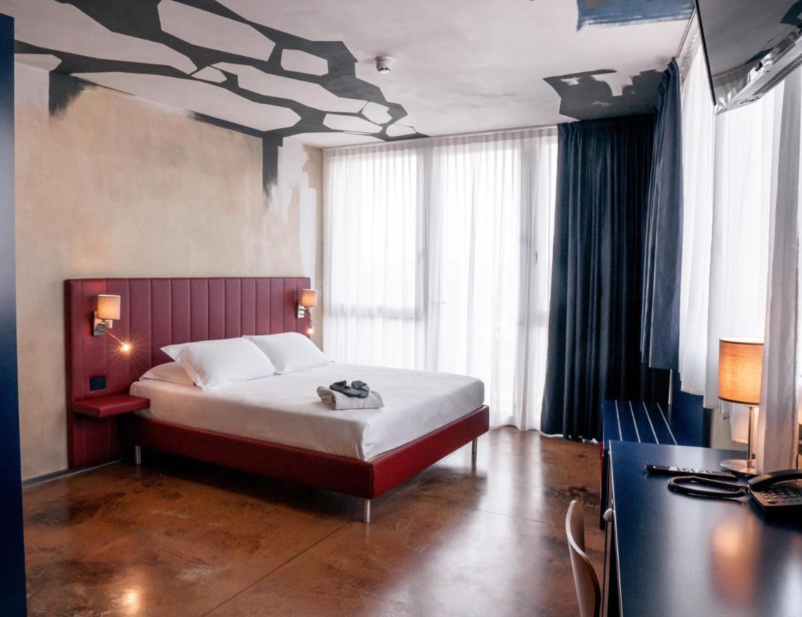 K Modern Hotel Пескиера дел Гарда Екстериор снимка